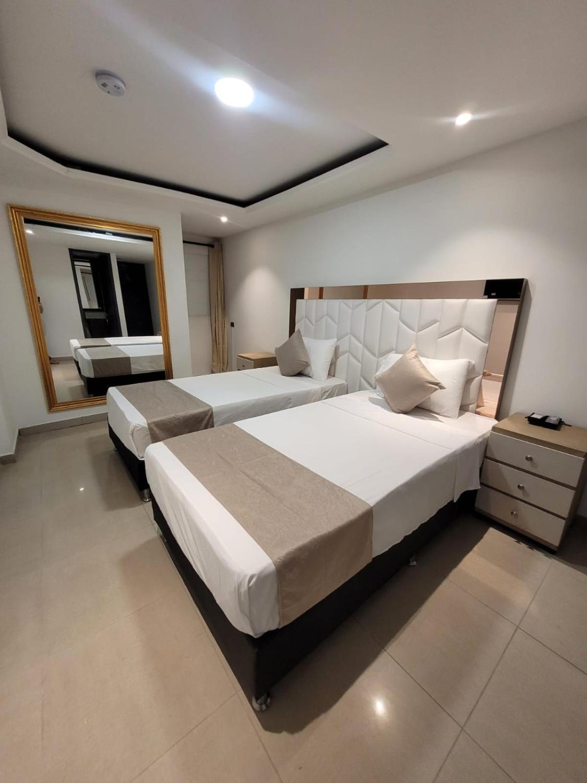 Hotel Med 33 เมเดยิน ภายนอก รูปภาพ